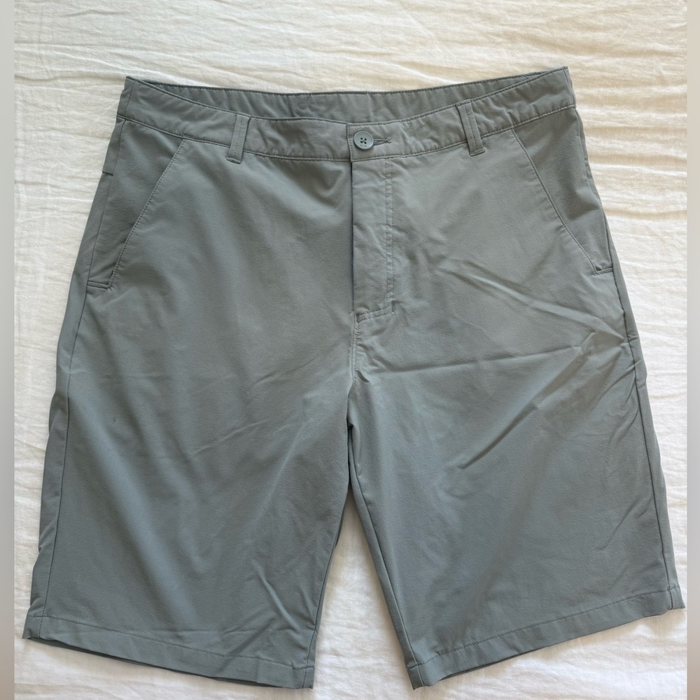 Oakley Men's Light Gray Flat Front Shorts